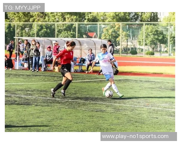 深入探讨足球基本技术的核心要素与实战应用技巧分析