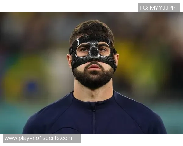 足球大师曼联后卫的传奇故事与辉煌成就揭秘